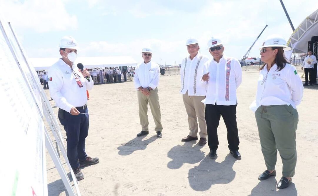 Director General de Proyecta, Daniel Flores, acompañado del presidente Andrés Manuel López Obrador, exsecretario de Gobernación Adán Augusto López y la secretaria de Energía, Rocío Nahle. Foto: Twitter @adan_augusto