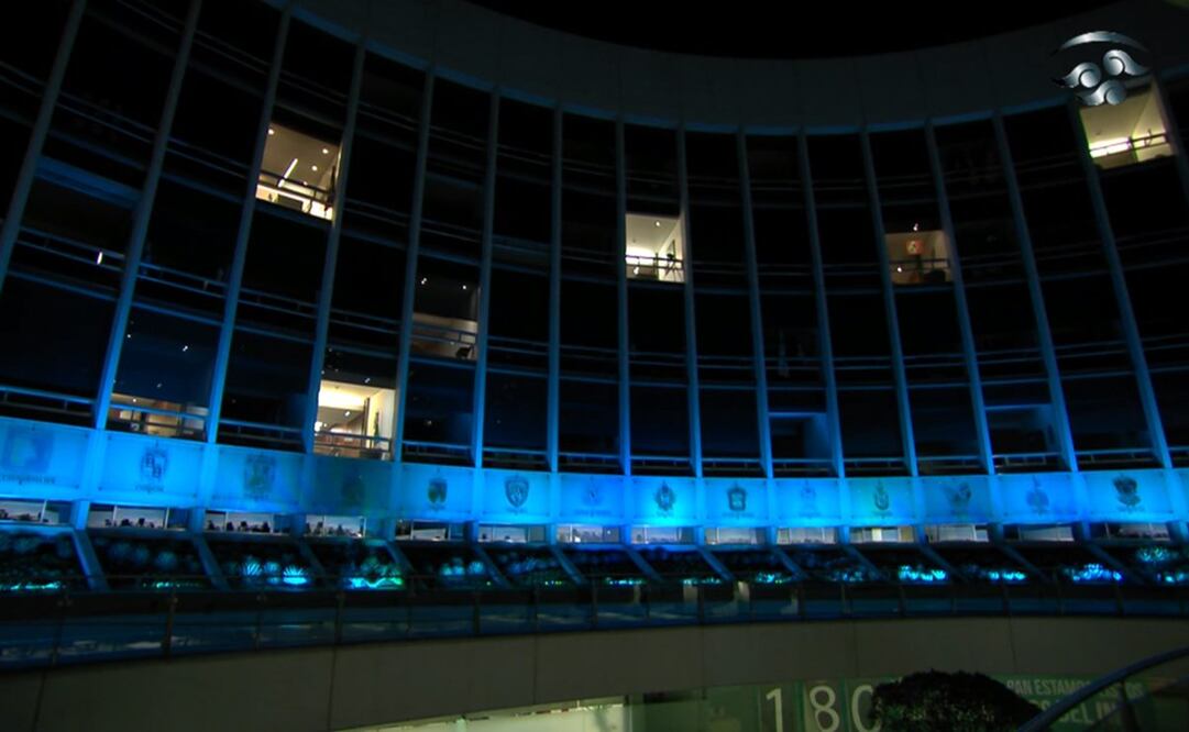 Iluminan de color azul al Senado de la República por Día Internacional de Lenguaje de señas. Foto: Especial