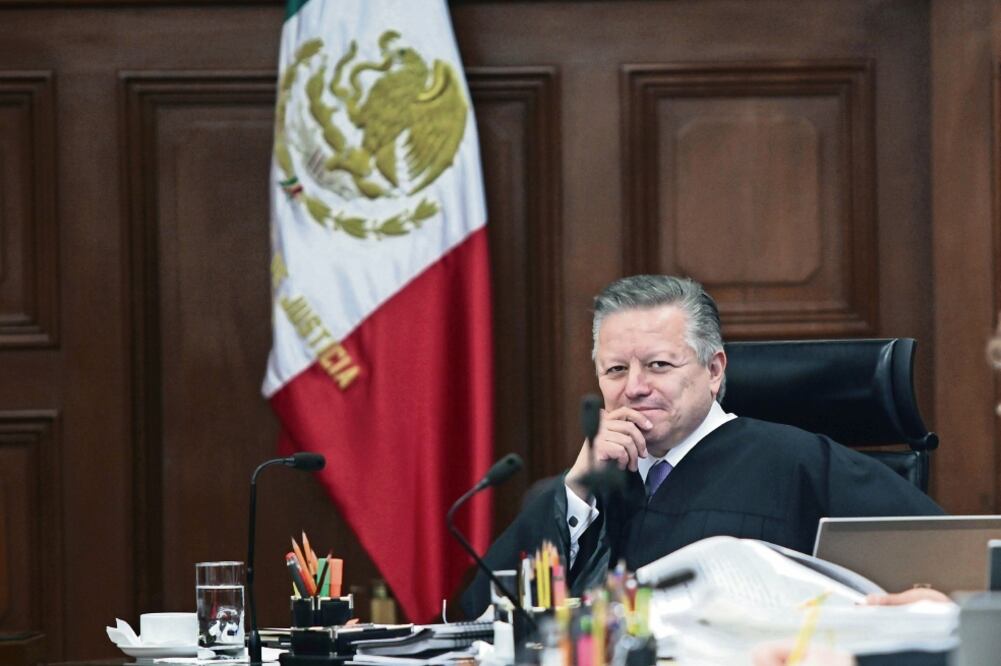 El ministro Arturo Zaldívar Lelo de Larrea realizó el fallo y concluyó que la compensación procede cuando quien la pide demuestre que se dedicó al hogar y a laborar. (ARCHIVO EL UNIVERSAL)