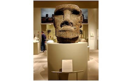 Chile ratifica compromiso para recuperar moai