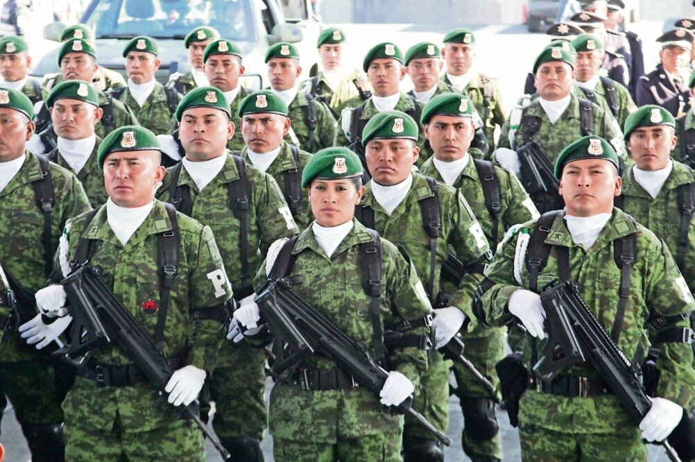 Con el arribo del bloque militar al estado, el gobernador de Puebla, el panista Antonio Gali Fayad, y el comandante de la 25 Zona Militar, Raúl Gámez Segovia , dieron inicio a la estrategia Puebla Segura (OMAR CONTRERAS. EL UNIVERSAL)