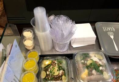 Francia prohíbe el uso de platos y cubiertos de plástico 