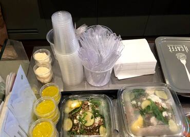 Francia prohíbe el uso de platos y cubiertos de plástico