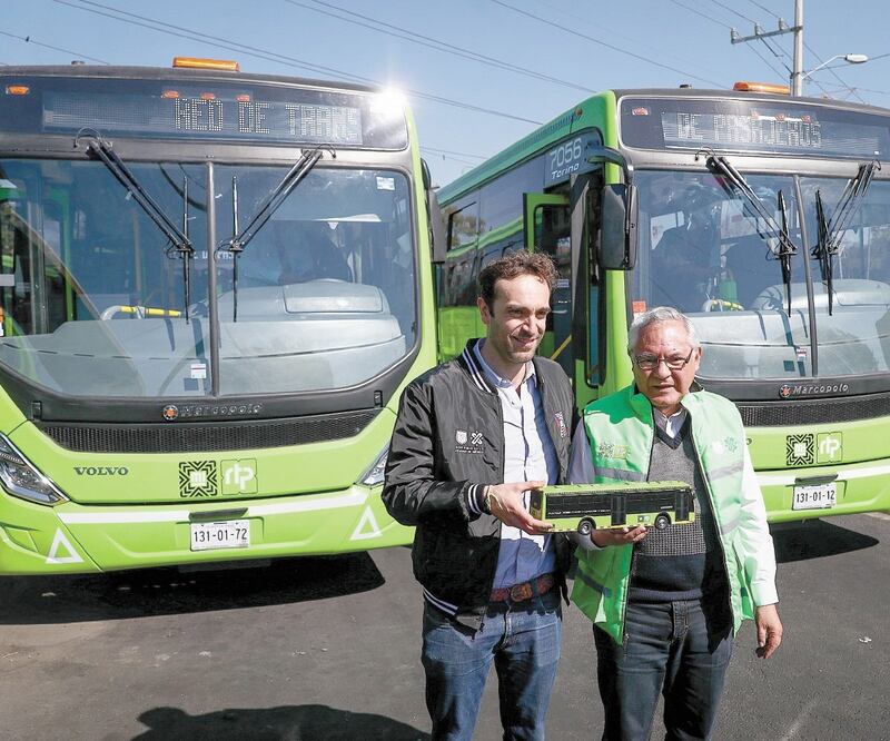 Los nuevos vehículos tienen 10.8 metros de longitud, capacidad para 83 personas, motor a diésel Euro VI (que reduce hasta en 98% las emisiones contaminantes), y autonomía mínima de 400 kilómetros. Foto/DIEGO SIMÓN SÁNCHEZ. EL UNIVERSAL