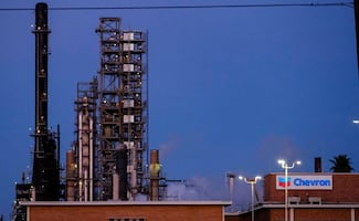 Un buque de Chevron sale de Venezuela con crudo; EU mantiene persecución en el Caribe