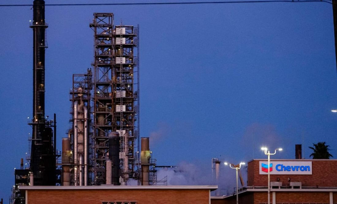 Analysis of the Impact of U.S. Lifting Venezuelan Sanctions on Energy Companies and Global Oil Supply