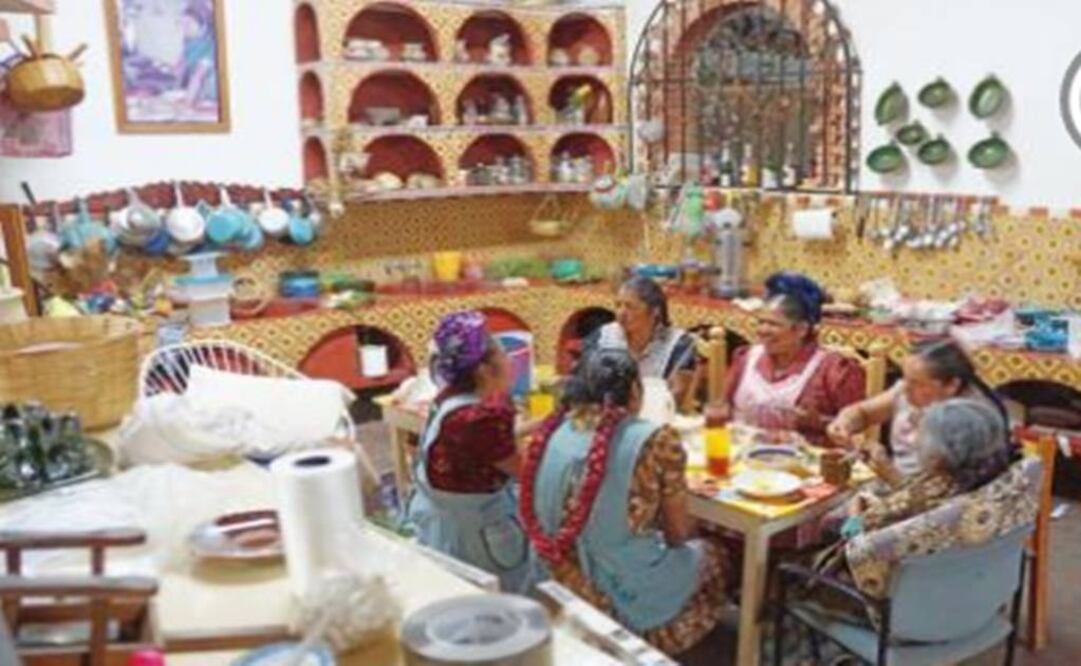 Abigail Mendoza proudly showcase her Zapotec dishes -Photo: Edwin Hernández