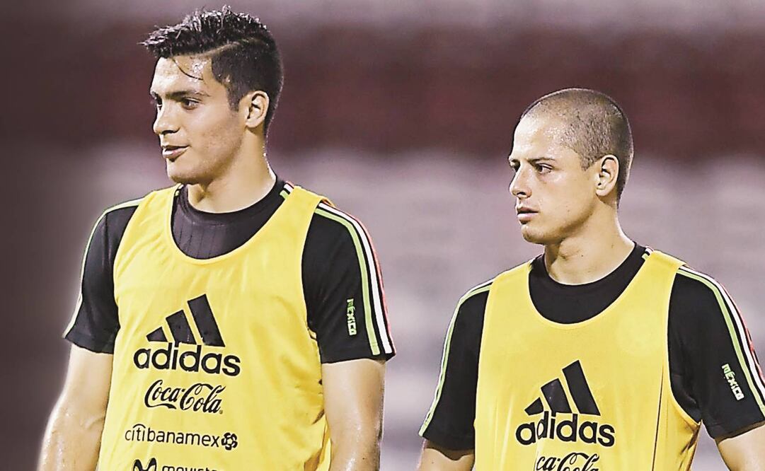 Raúl Jiménez y Chicharito son quienes llevan mano (IMAGO7)