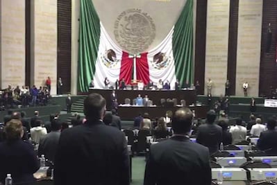 Diputados guardan minuto de silencio por  víctimas de sismo
