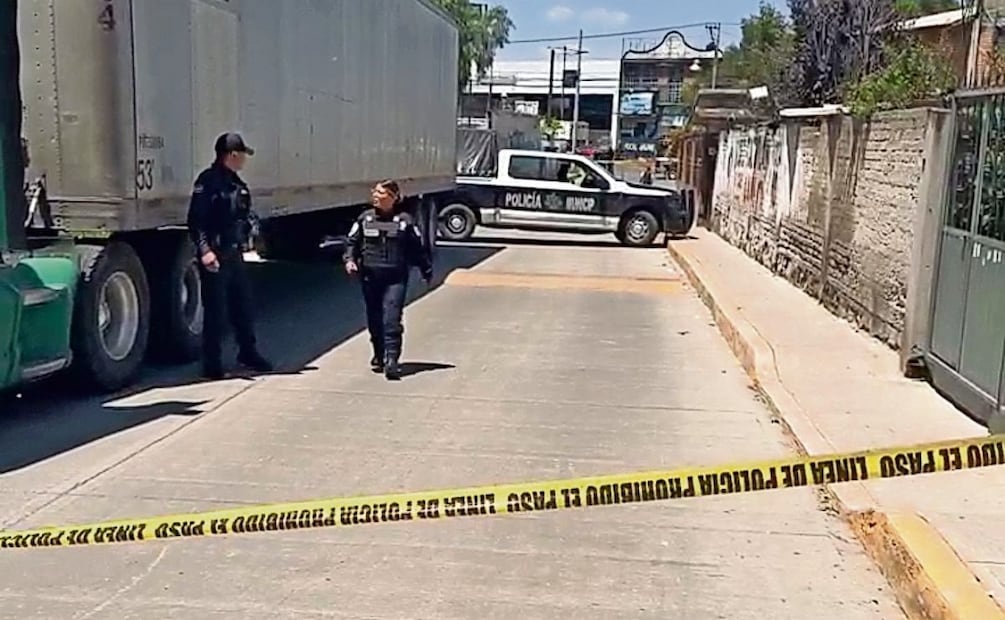 El cuerpo de una persona fue localizado en un canal de aguas negras, en San Mateo Cuautepec, en Tultitlán. Foto: Especial