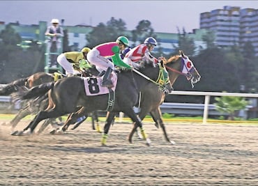 Jinetes piden a AMLO que abra el Hipódromo; de lo contrario amenazan con cerrar Periférico