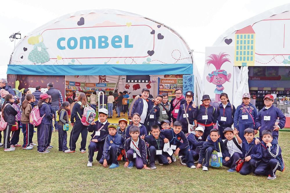 Niños y jóvenes participan en la Feria Internacional del Libro Infantil y Juvenil, en el Parque Bicentenario (BERENICE FREGOSO. EL UNIVERSAL)