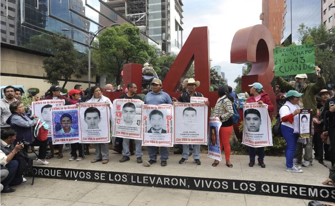 El anuario denuncia además los "frecuentes casos de desapariciones forzadas" llevadas a cabo por parte de las fuerzas de seguridad, como el secuestro de 43 estudiantes de Ayotzinapa (Foto: EFE)