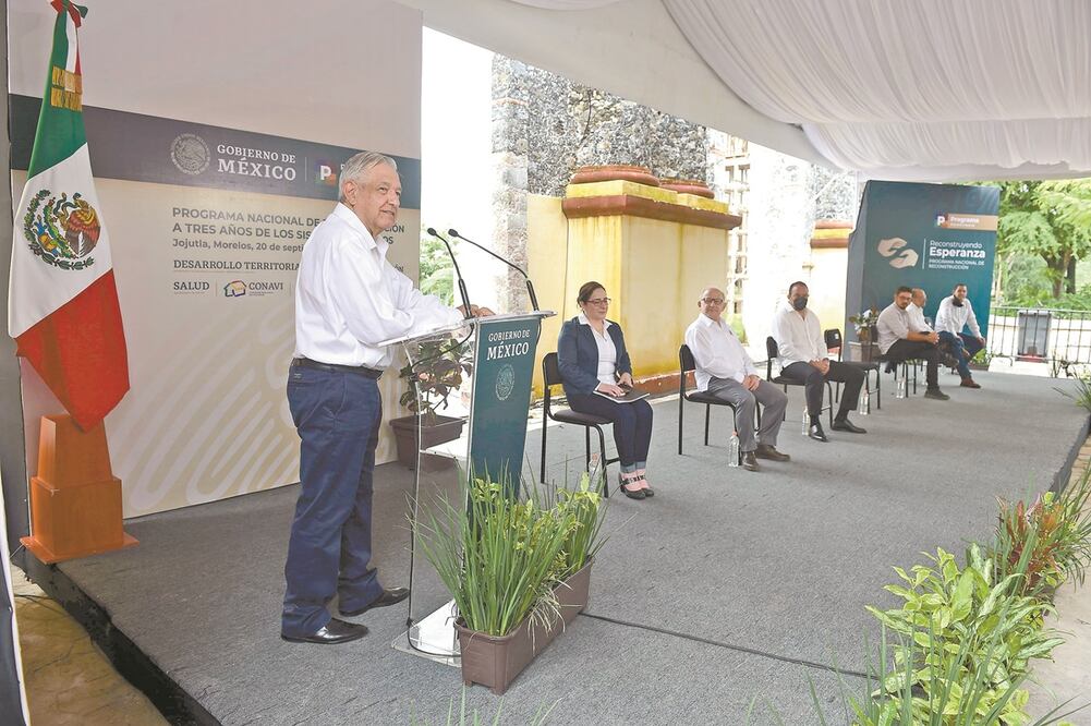 El presidente López Obrador durante su gira por Jojutla, Morelos, donde habló de la reconstrucción. Foto: PRESIDENCIA
