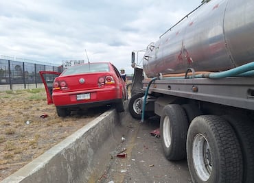 Pipa de agua embiste a seis vehículos en Ecatepec; reportan 5 lesionados
