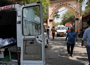 Cementerios y crematorios de India desbordados por ola de Covid-19