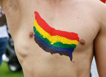 "Me volvía loco", dice hombre gay tras ser sometido a terapia de conversión