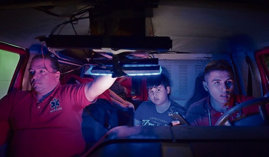 La serie mostrará, entre otras cosas, a una estudiante de medicina que pasa las noches en una ambulancia. Foto: Apple TV