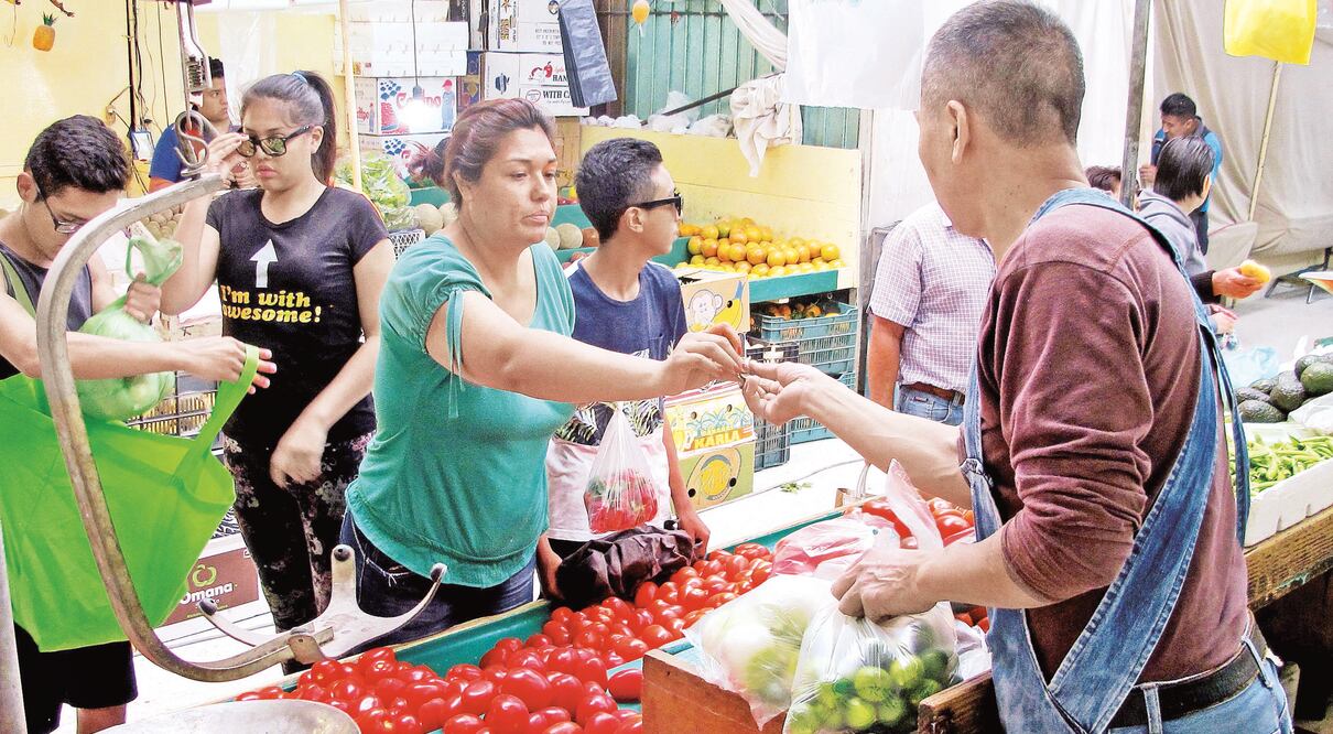 Familia debe ganar más de $11 mil 290 para dejar la pobreza: Coneval