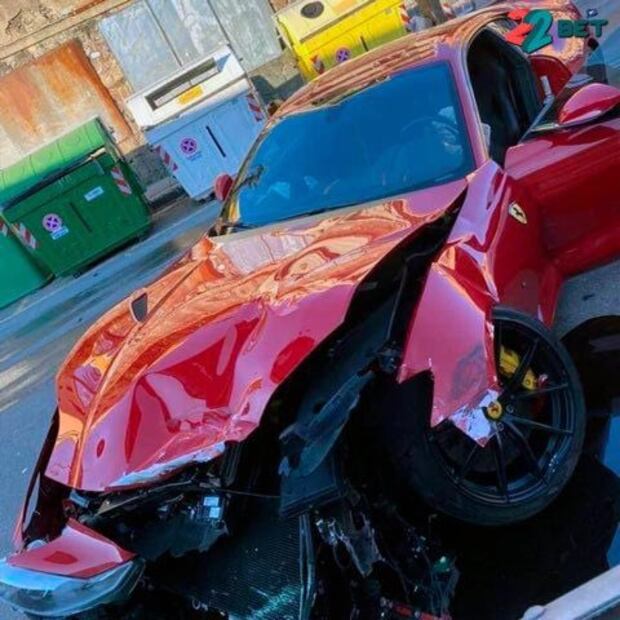 Futbolista lleva a lavar su Ferrari de medio millón de euros y se lo destrozan en el autolavado