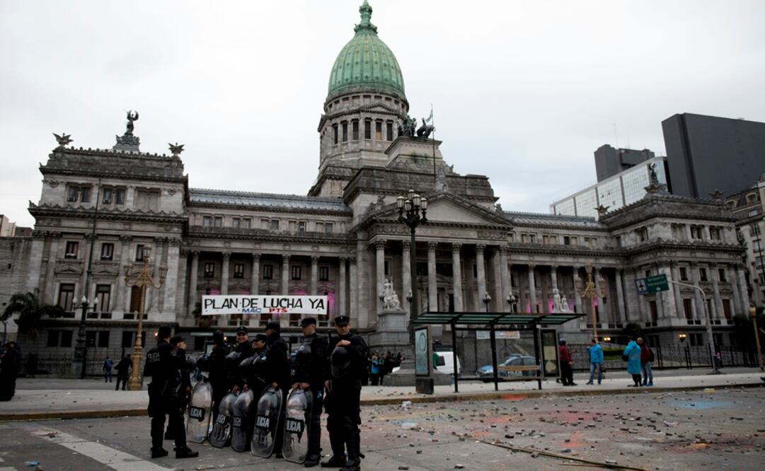 Milei, quien no ha conseguido la aprobación de un proyecto de ley hasta el momento y había dicho que avanzará en su plan de gobierno con o sin el apoyo del Congreso de Argentina. Foto: AP/Archivo