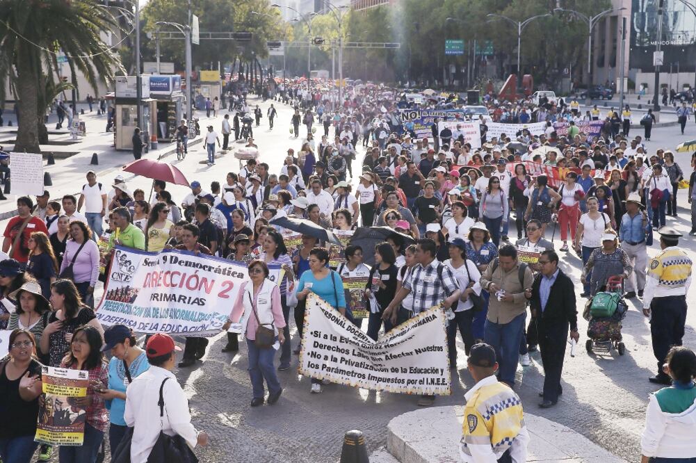 Integrantes de la CETEG marcharon el lunes en Guerrero en contra de la reforma educativa (JOSÉ MÉNDEZ. EFE)