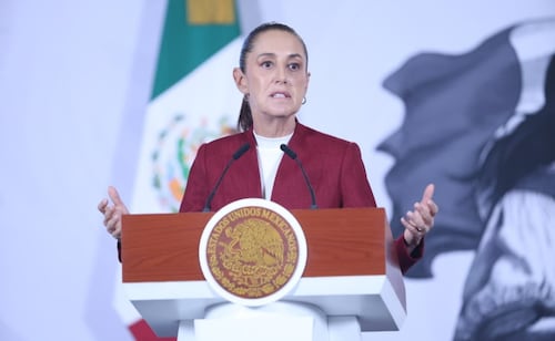 Sheinbaum descarta sanciones a medios por contenidos informativos; estos son los casos en los que puede intervenir la CRT