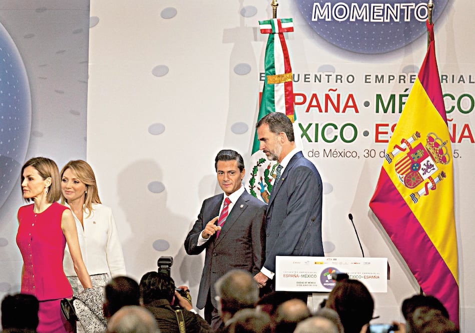 El presidente Enrique Peña Nieto y el rey Felipe VI participaron en el "Encuentro empresarial Mexico-España", evento al que asistieron la reina Letizia y la primeradama, Angélica Rivera. Foto: MARCO UGARTE. AP