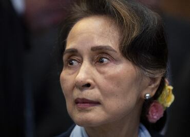 Condenan a Aung San Suu Kyi, premio Nobel de la Paz, a otros siete años de prisión; suman 33