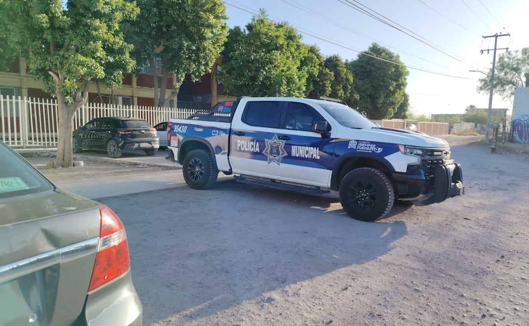 Elementos del Grupo de Reacción Torreón mantuvieron presencia en el exterior de las instalaciones para brindar seguridad y apoyo durante las revisiones. Foto: Especial