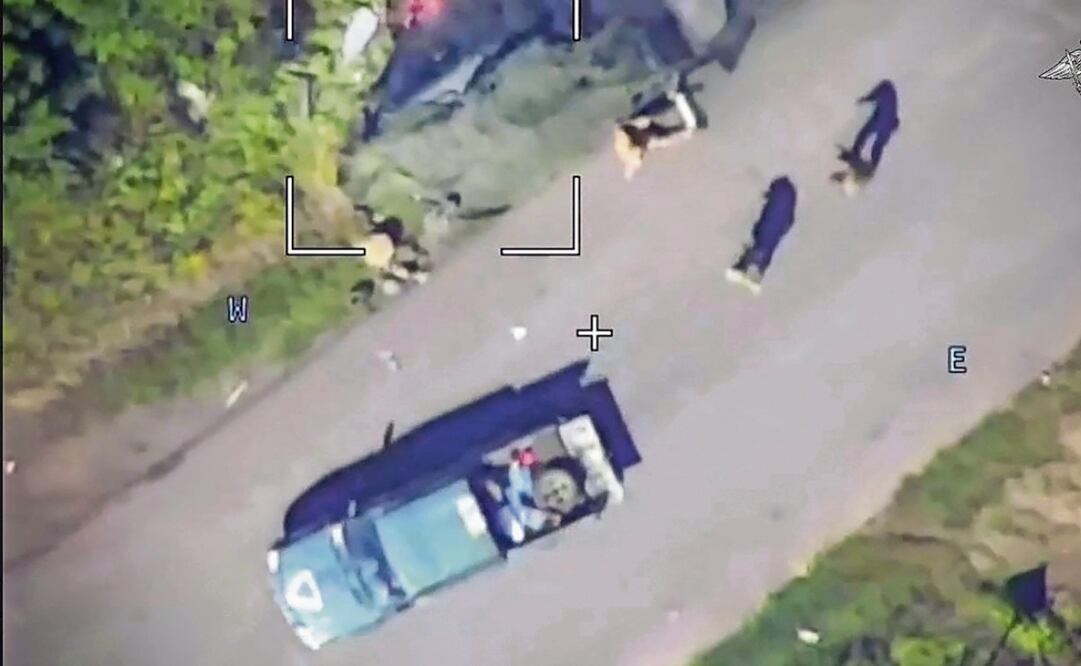 Los resultados de un ataque con drones rusos contra vehículos blindados ucranianos en la región de Kursk. Foto: AFP