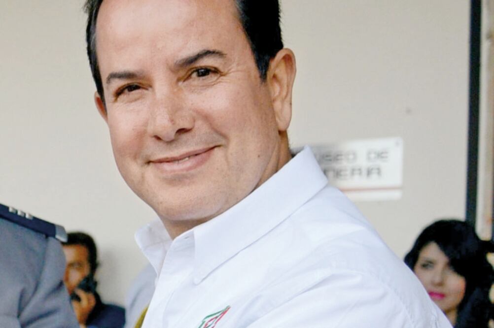 Diputado zacatecano tira la piedra y esconde la mano