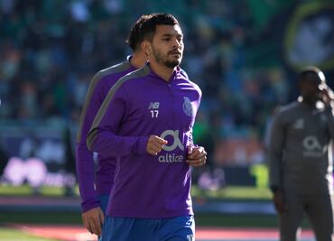 “Tecatito” Corona contemplado para Copa Oro por “Tata” Martino