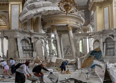 Ataques rusos destruyen histórica catedral Ortodoxa de Odesa; hay un muerto y 19 heridos