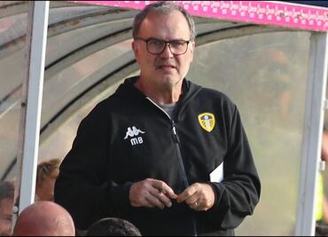 Marcelo Bielsa da ejemplo de humildad a sus futbolistas