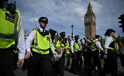 Policía de Londres detiene a manifestantes por su apoyo a Palestine Action; "me opongo al genocidio", gritan asistentes