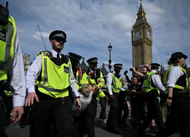 Policía de Londres detiene a manifestantes por su apoyo a Palestine Action; "me opongo al genocidio", gritan asistentes