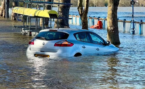 What to Do If Your Car Gets Stuck in a Flood, According to Condusef