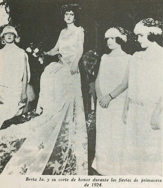 Así eran los desfiles y bailes de primavera