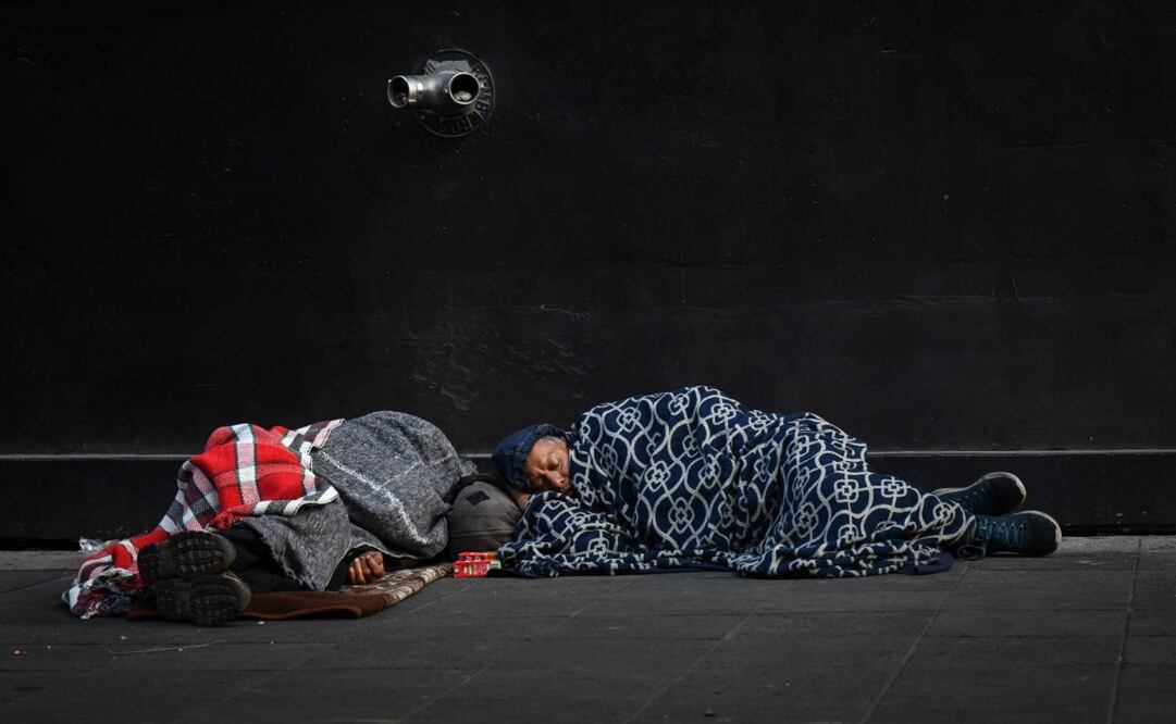 Personas en situación de calle, que de acuerdo con el último estudio del Consejo de Evaluación de la Ciudad de México, 1.4 de cada 10 personas viven en pobreza extrema. Foto: Maro Jasso/ Cuartoscuro