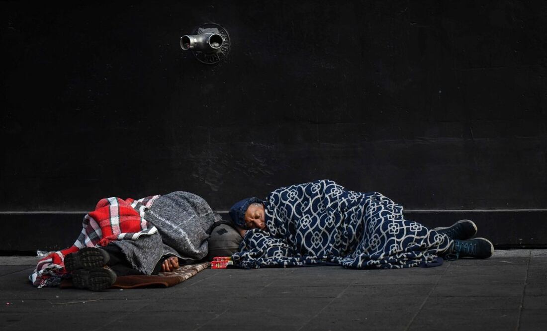 Personas en situación de calle, que de acuerdo con el último estudio del Consejo de Evaluación de la Ciudad de México, 1.4 de cada 10 personas viven en pobreza extrema. Foto: Maro Jasso/ Cuartoscuro
