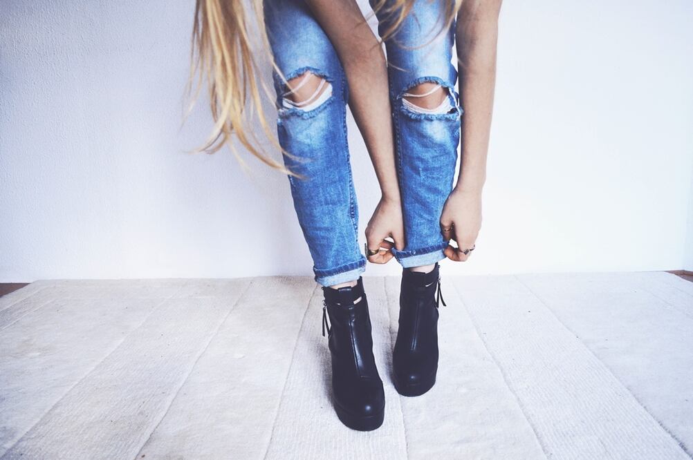 Las botas marcan una tendencia entre las mujeres sobre todo en comodidad y estilo. (Crédito: Pixabay)
