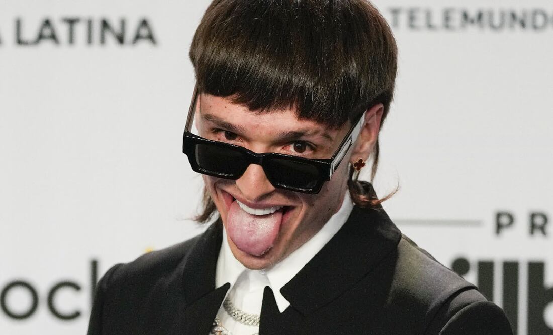 El cantante consiguió ocho galardones, convirtiéndose en el más premiado de la noche. Foto: EFE