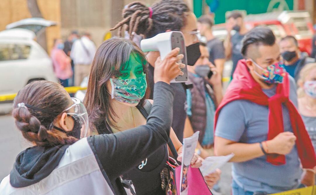 En el último día, autorida-des reporta-ron 2 mil 725 nuevos casos de Covid-19. Foto: AFP.