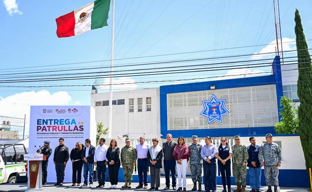 Gobernadora Delfina Gómez Álvarez entrega 32 patrullas / Foto: Especial