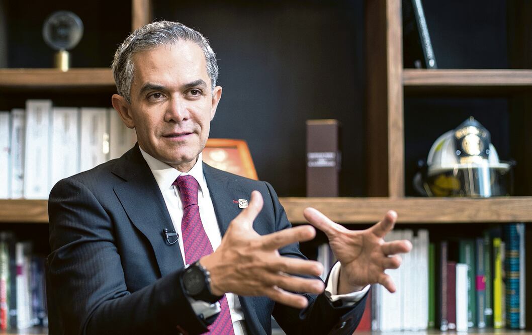 El coordinador de la bancada del PRD, Miguel Ángel Mancera. Foto: Archivo