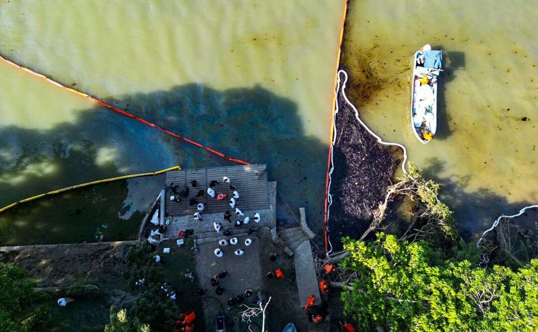 Continúa atención a fuga en oleoducto Poza Rica-Madero en Veracruz (21/10/2025). Foto: Especial