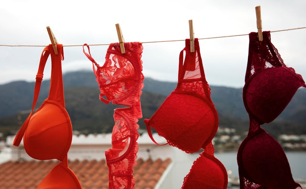 La ropa interior que escojas, depende del grosor de tu pantalón blanco y de su textura. Foto: Freepik