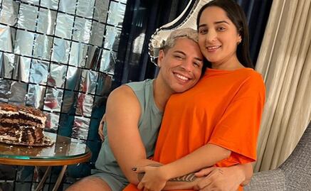 Eduin Caz festeja el cumpleaños de su esposa de forma peculiar y el Internet se le va encima