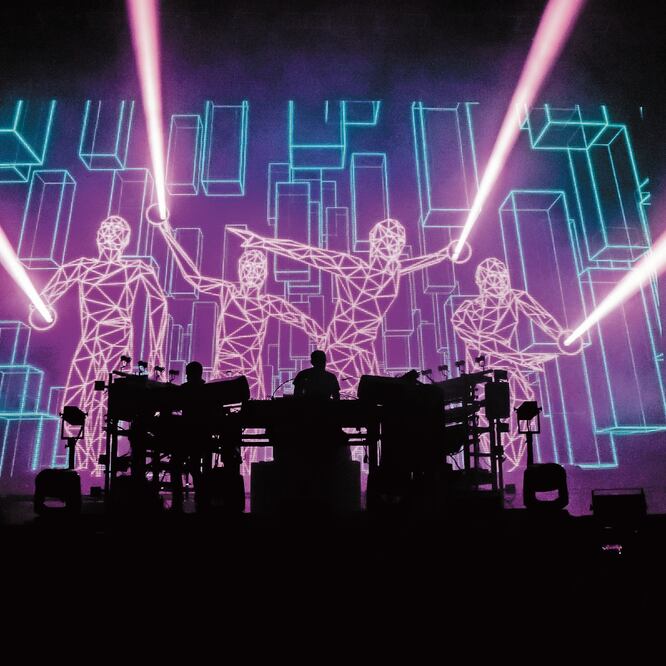 El dúo inglés, que logró sold out en el Pepsi Center, ofreció temas de sus 24 años de carrera y de su nuevo disco. TWITTER